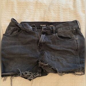Old Navy Mid Rise boyfriend shorts. Size 4. NWOT
